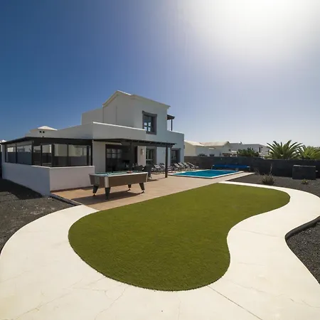 Superb Casa Herlanda 3 Bedrooms Pool Table