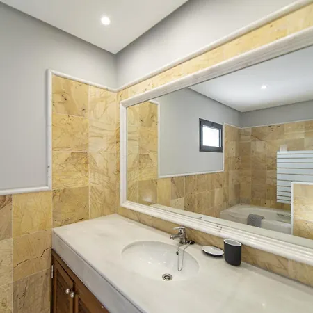 Superb Casa Herlanda 3 Bedrooms Pool Table Villa